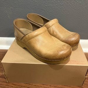 Dansko Clogs- Professional